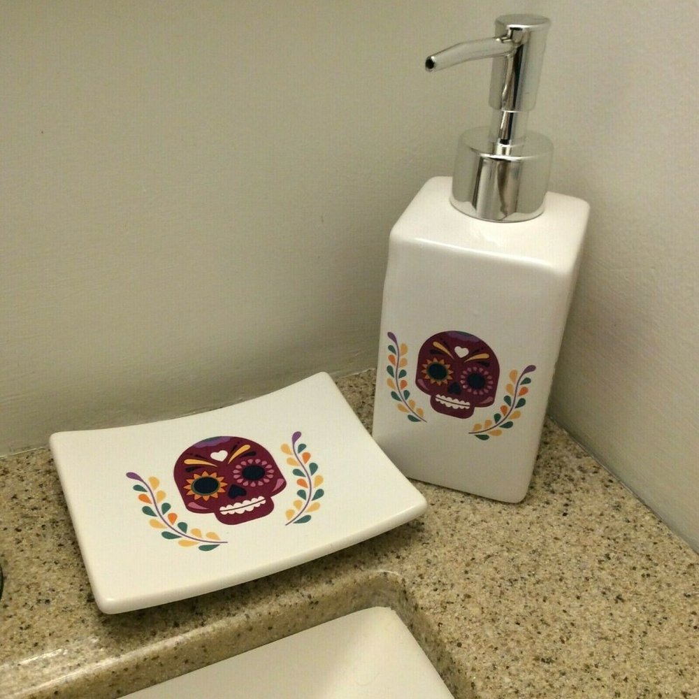 2 Piece Ceramic Bath Set SKULLS White Lotion Pump